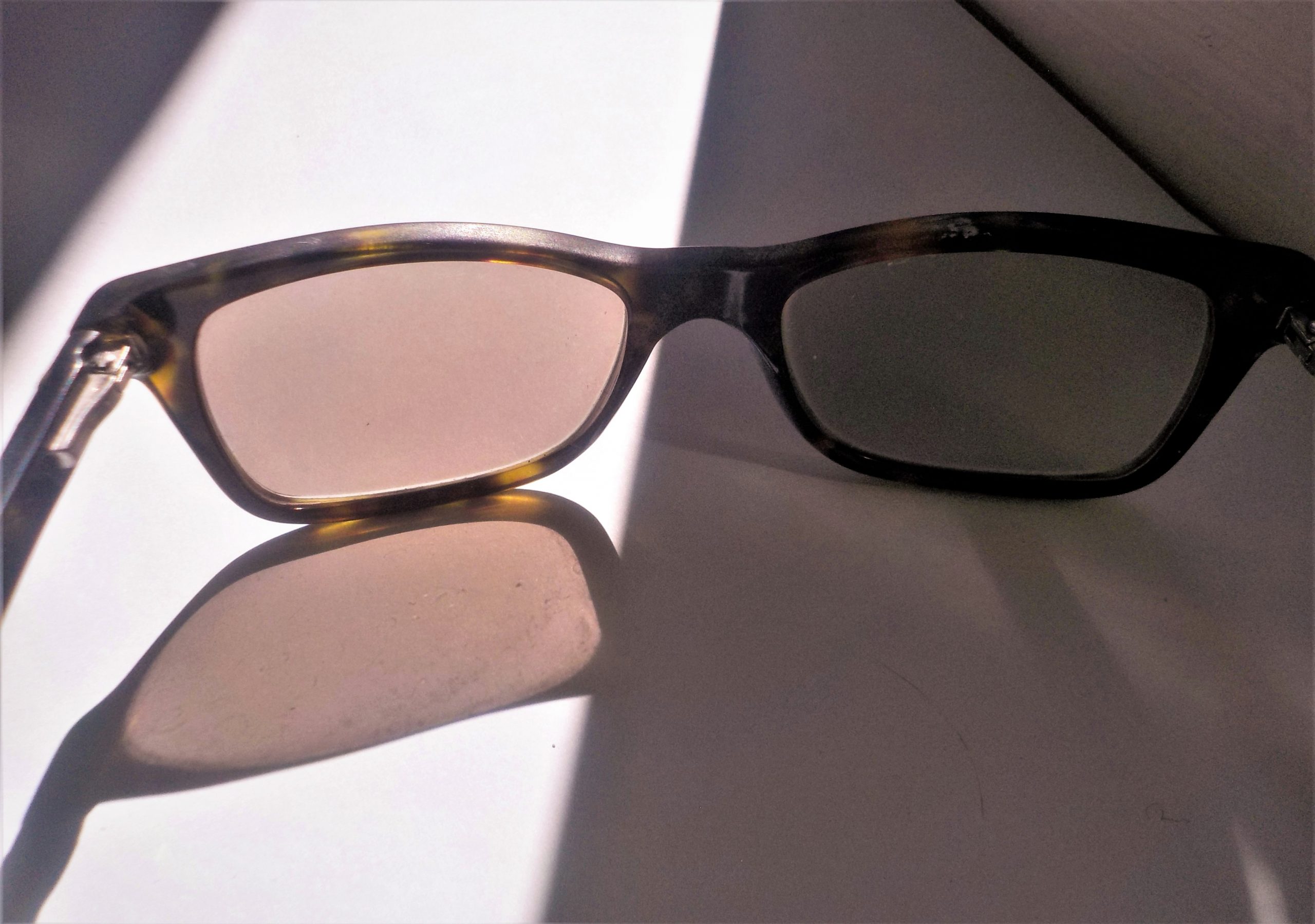 photochromic eyeglasses